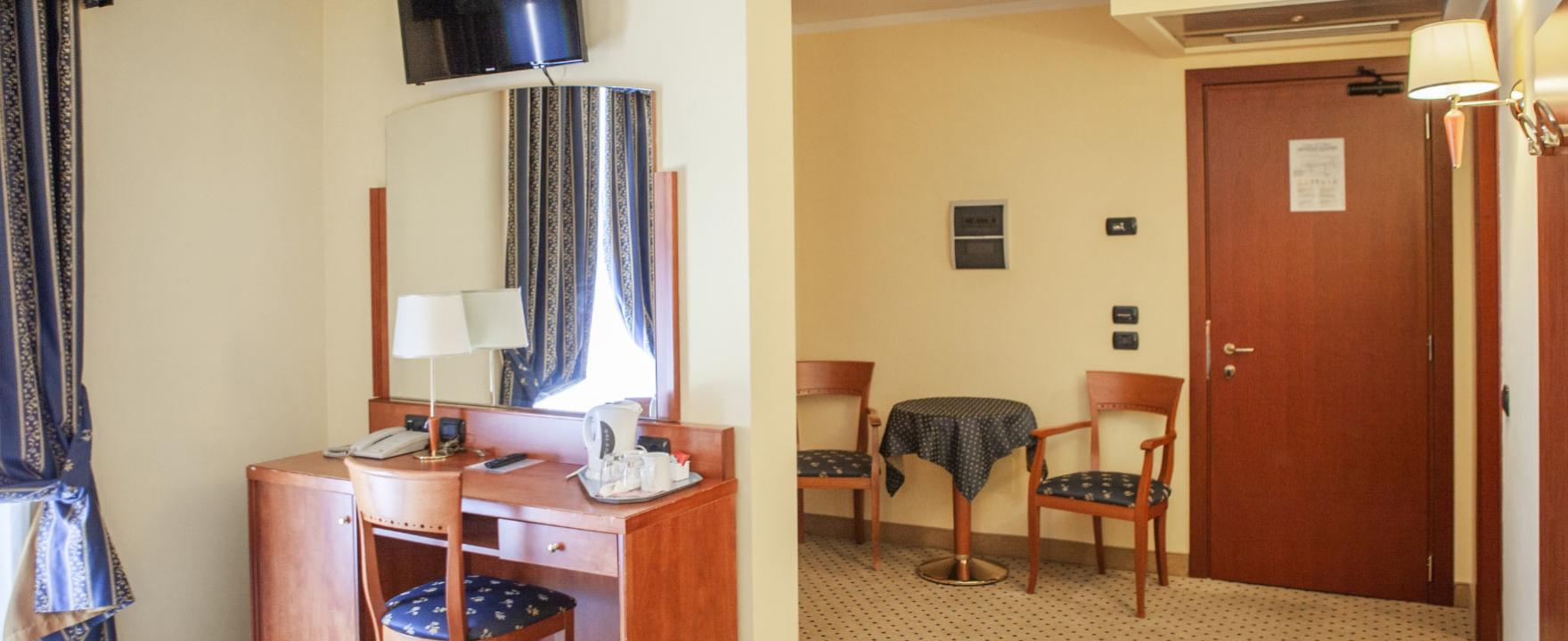 hotelolivo.upgarda en hotel-rooms-in-arco-di-trento 017