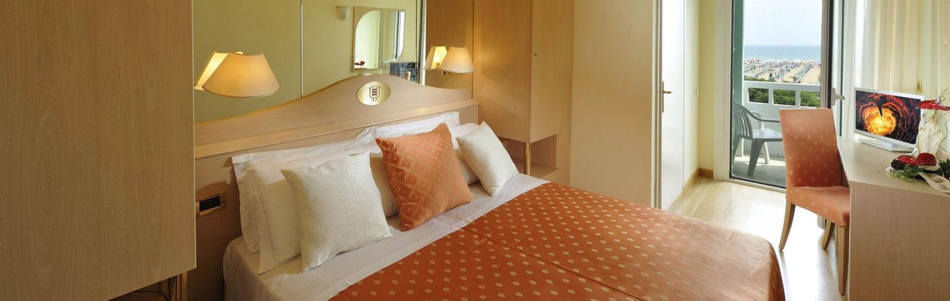 hotel-montecarlo en economy-room-bibione 014
