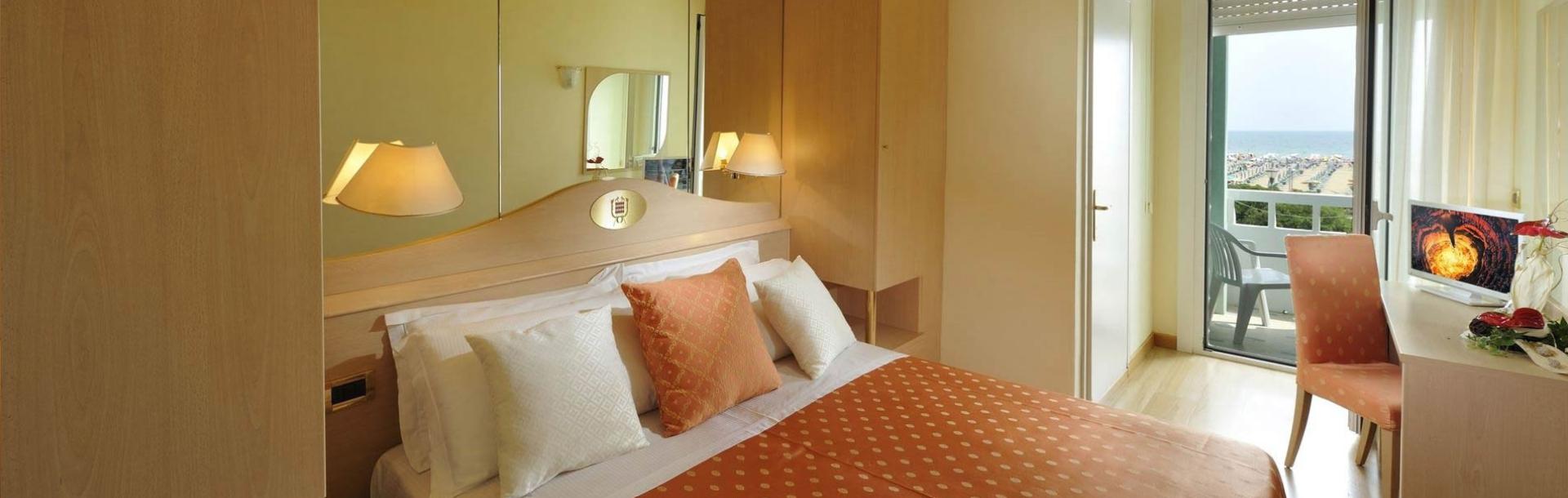 hotel-montecarlo hu tengerre-nezo-szoba 014