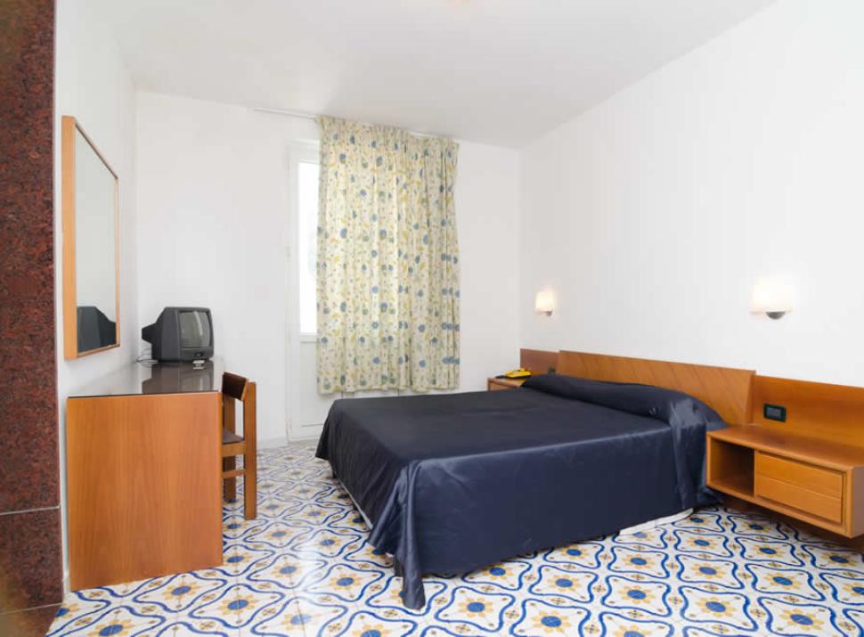 hotelischiawellnessflora en rooms 004