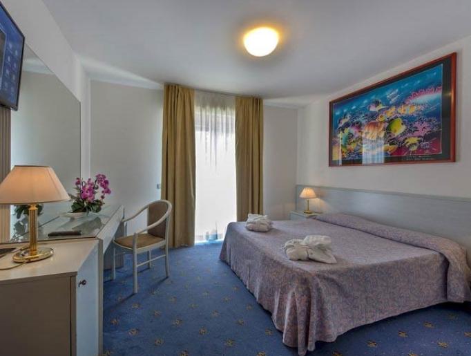 hotelmeridianus en double-bedroom 005