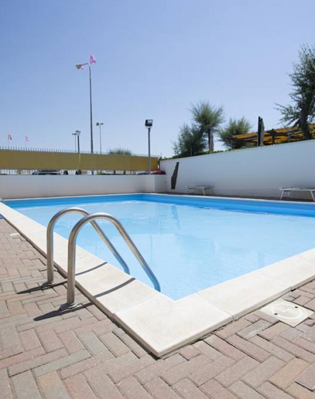 hotelmetropole it piscina 004