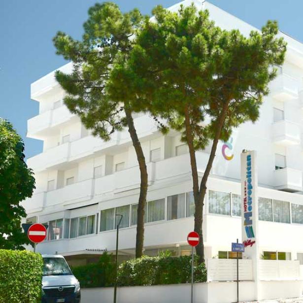 hotelmetropolitan fr offre-juillet-a-l-hotel-pour-couples-a-cesenatico-avec-piscine 022