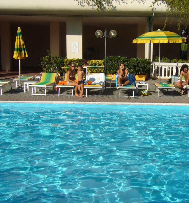 hotels-elcid-campeador it residence-con-piscina-rimini 011