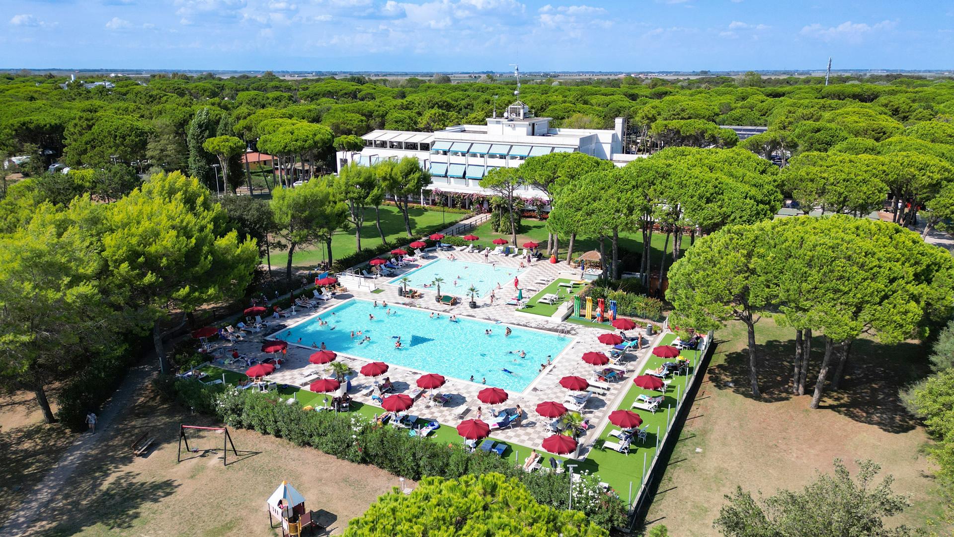 iltridente en holidays-in-august-in-mobile-home-in-bibione-in-camping-village-with-swimming-pool 014