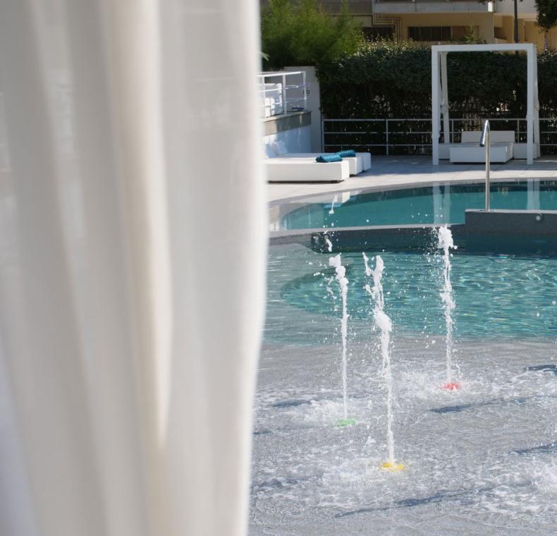 oxygenhotel it hotel-con-piscina-e-idromassaggio-rimini 007