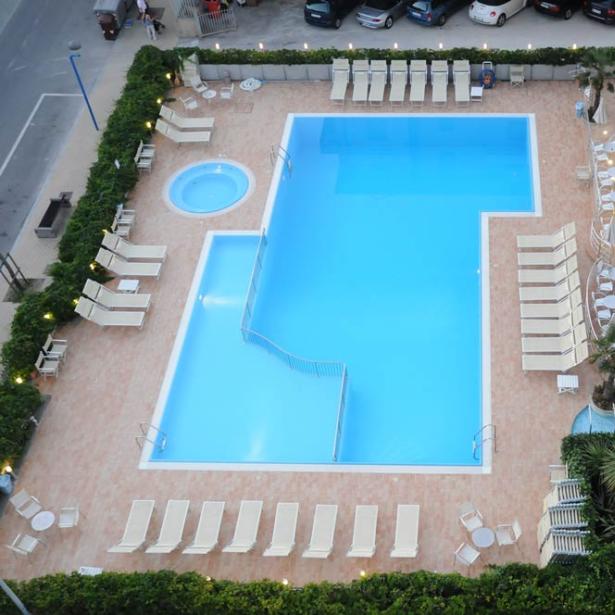palacelidohotel en low-cost-offer-at-the-end-of-august-in-family-hotel-with-pool-in-lido-di-savio 023